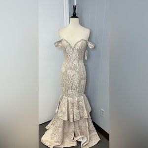 Prom dress/ formal gown for wedding/ off the shoulders Lace dress
